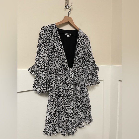 HYFVE Animal Print Black & White Ruffle Romper Size Large - Picture 4 of 11